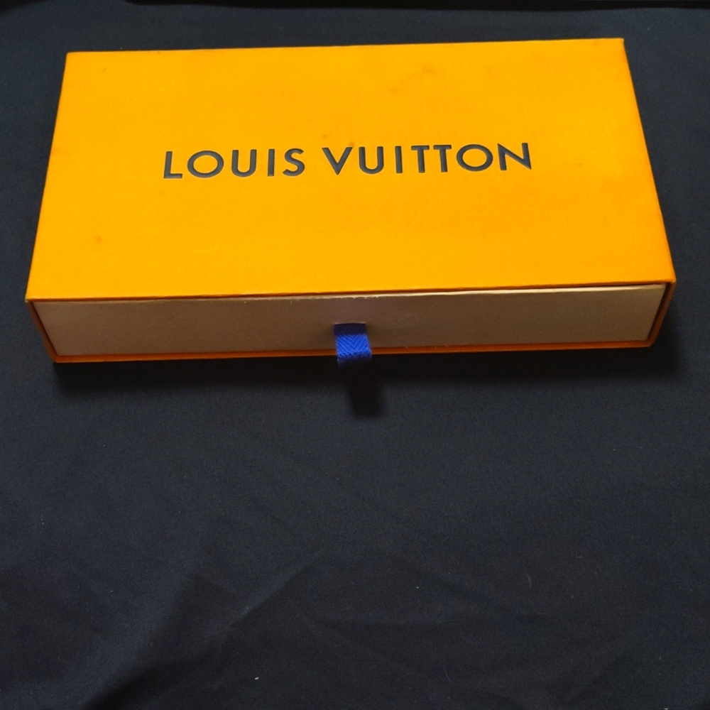 Authentic Louis Vuitton wallet/makeup pouch/wallet brown checkered red zipper!